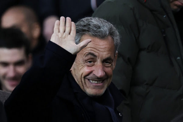 Multicondamné, Nicolas Sarkozy tente un tour de passe-passe pour éviter un nouveau bracelet électronique